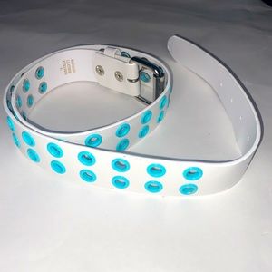 WHITE FAUX LEATHER MILITARY BELT WITH TEAL GROMMETS SIZE (Marked) LARGE